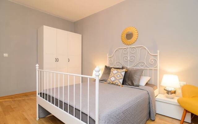 FM Luxury 2-BDR Apartment - Rise and Shine