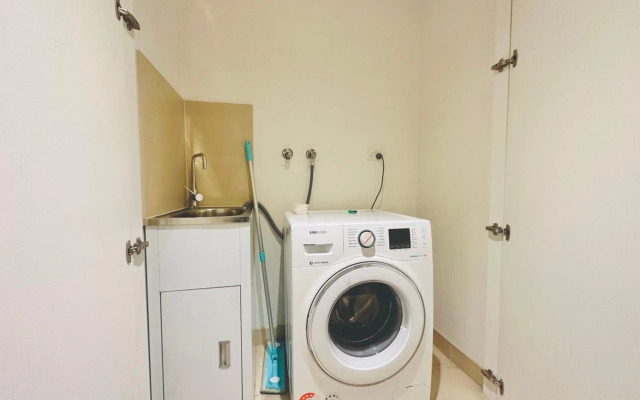 Rooftop 2BRapt in Abbotsford+King bed+WIFI+Parking