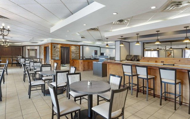 Best Western Mill River Manor