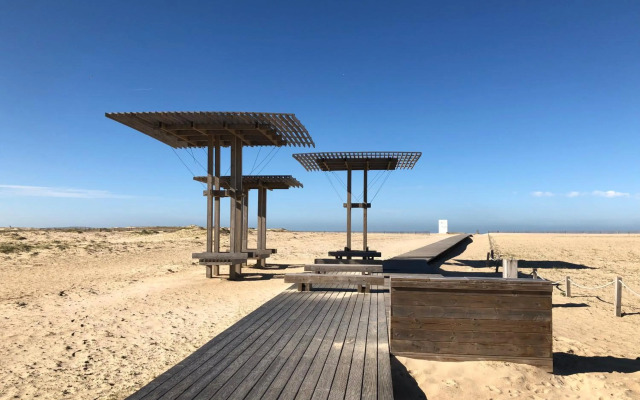 Castelo do Relógio by Férias em Figueira