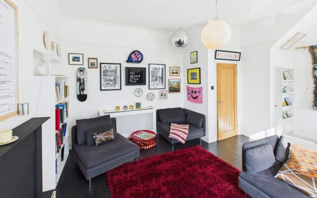 Host Stay The Artists Pad