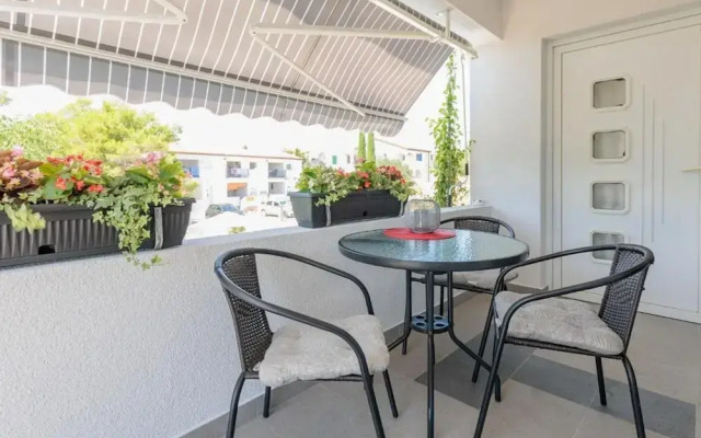 Charming Apartments Tome With Pool