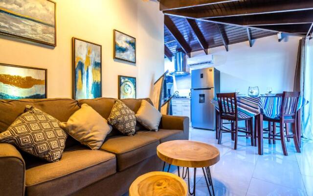 Apartment With Charming Patio+ BBQ Near Beach! Free Util's