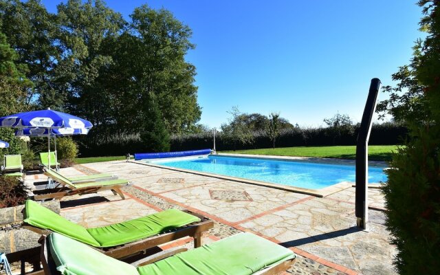 Beautiful Holiday Home with Heated Pool in Cazals France