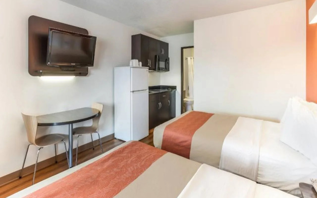 Motel 6 Lethbridge, AB