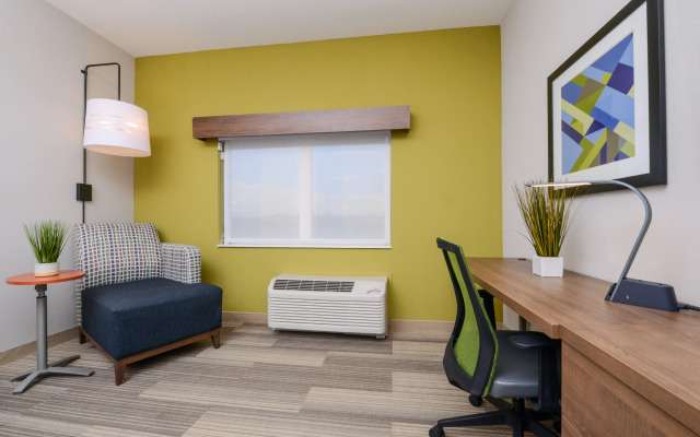 Holiday Inn Express & Suites Ruskin by IHG