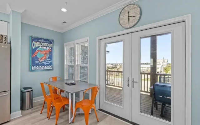 Atlantic Blue 4 Bedroom Townhouse by RedAwning