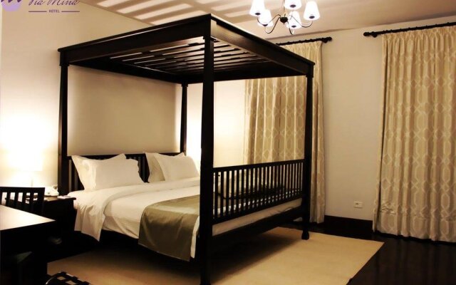 Via Mina Hotel