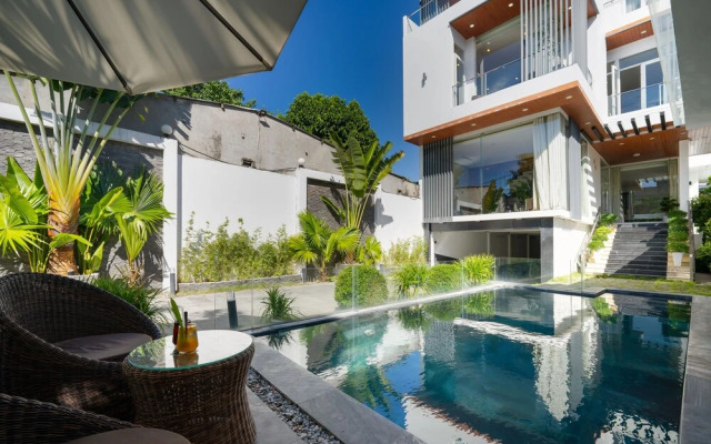 T P Pool Villa