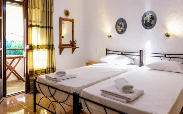 Spiros Rooms