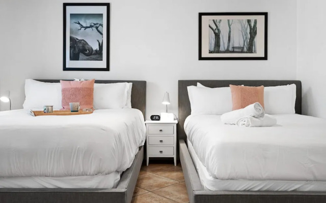 4BR-Retro Game Room-Theater-Pool & Spa