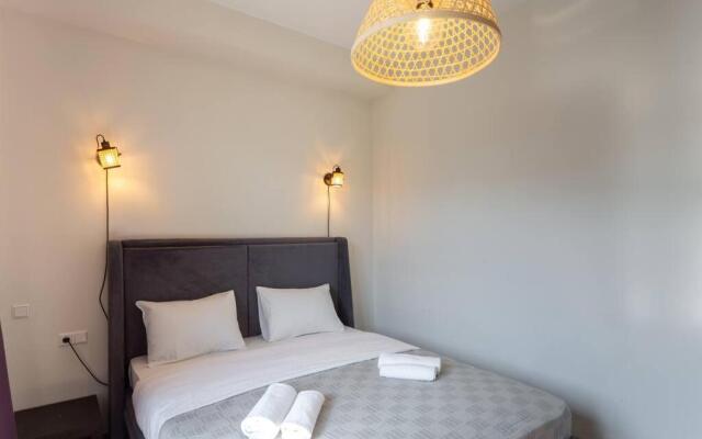 Stylish 2 BR Apartment on Chavchavadze Avenue