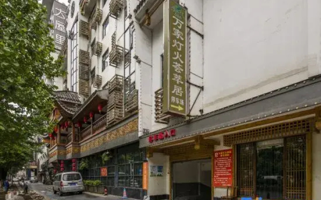 Cloud Gathering Hotel (Chenzhou Wuling Square Chenzhou Station Store)