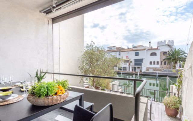 House STARS Empuriabrava