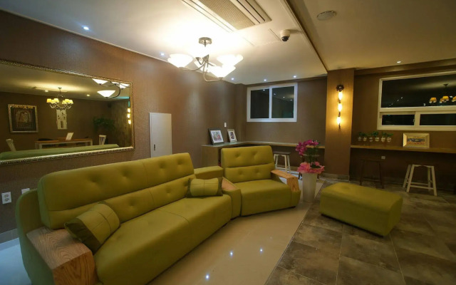 Orange Tree Hotel & Cafe