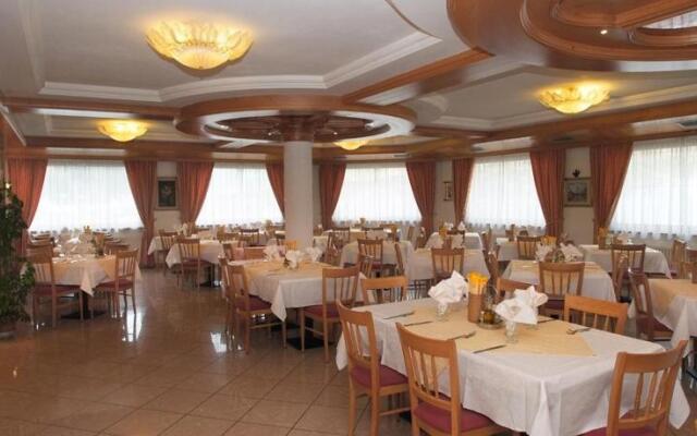 Flos Hotel