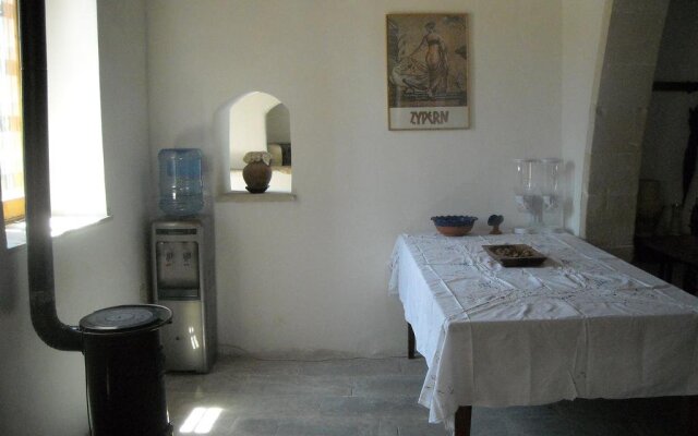 Agios Theodoros Cottage