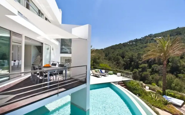 Appealing Villa With Private Terrace
