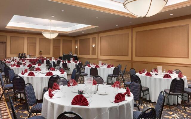 Embassy Suites by Hilton Pittsburgh International Airport 