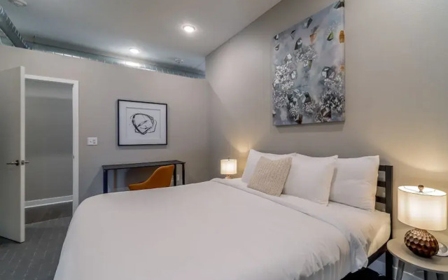 Des Moines Beautiful 2BD 2BA Downtown Apartment