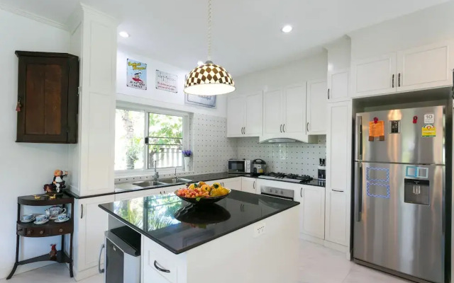 5 Bedroom Amazing Private Pool Villa AMB