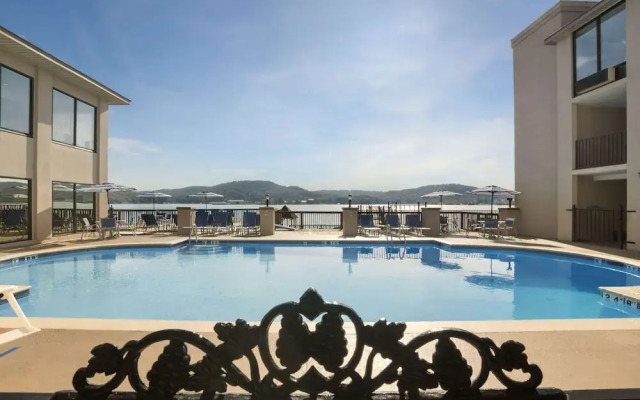 Holiday Inn Lake Guntersville