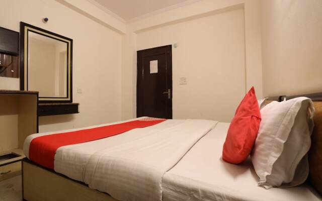 OYO 60476 Hotel Silver Rooms