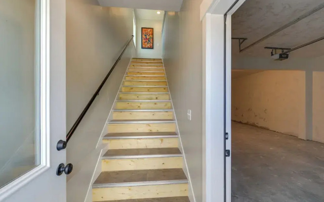 Modern Apt - 7 Mi to St. Anthony Sand Dunes!