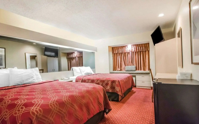 Econo Lodge Inn & Suites Evansville East