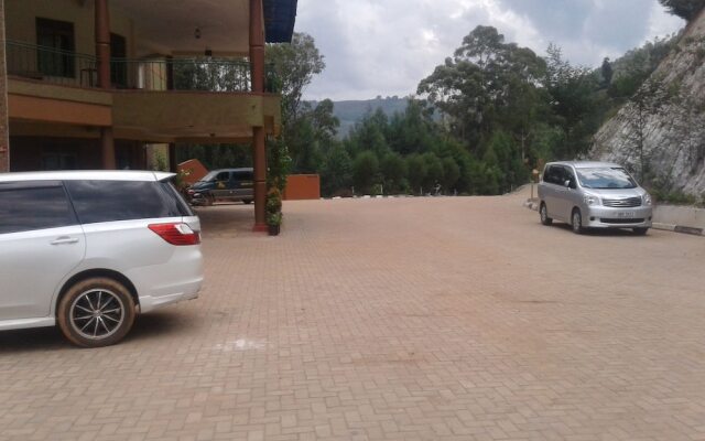 Bunyonyi Safaris Resort