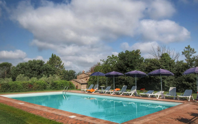 Farmhouse in Proceno With Pool and Hill Views