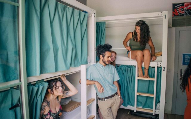 Black Swan Hostel