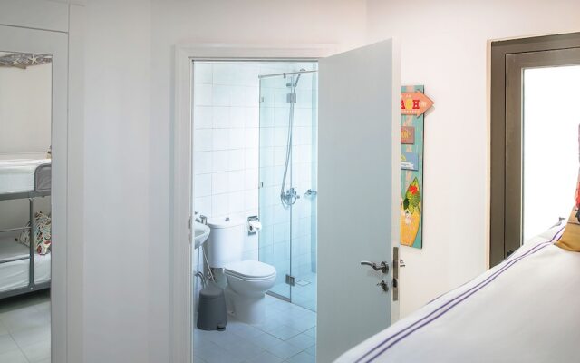 The Palm Jumeirah Villas - Frond E by LUX Holiday Home