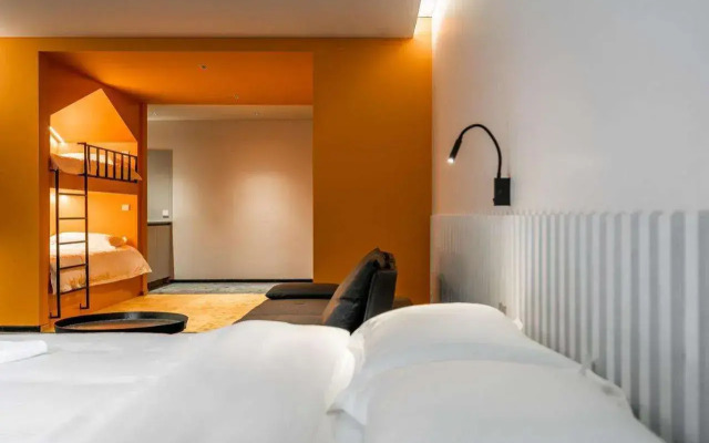 ESE  Hotel