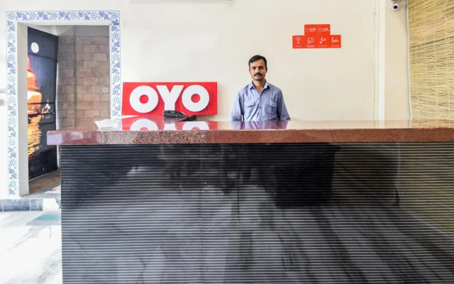 OYO 15212 Hotel Seema