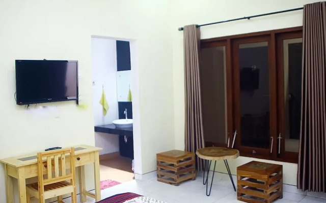 RedDoorz near Terminal Condong Catur 2