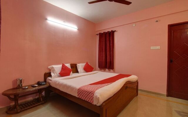 Oyo 28738 Abbirami Hotels