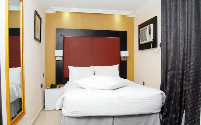 Kings Celia Hotel & Suites