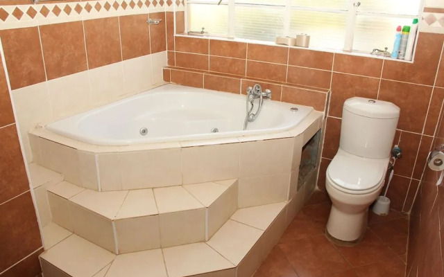 Borrowdale Ground Floor with Poolview