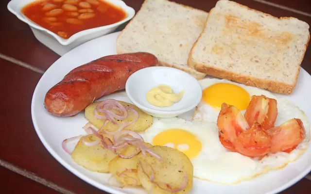 Jonas & Twins Resort