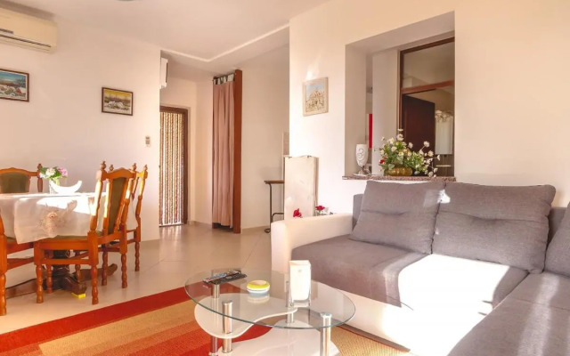Apartments and rooms with WiFi Njivice, Krk - 5362