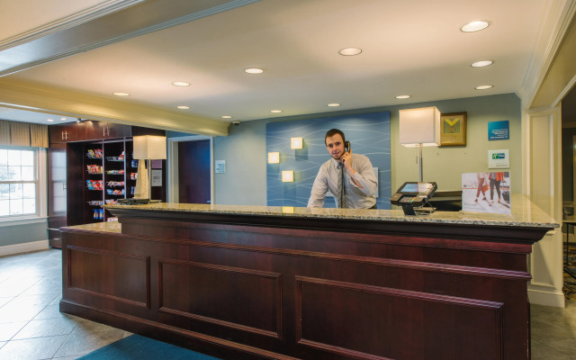 Holiday Inn Express & Suites Merrimack