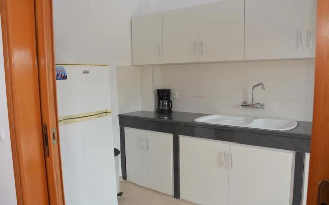 Gatos Village Studios & Apartments