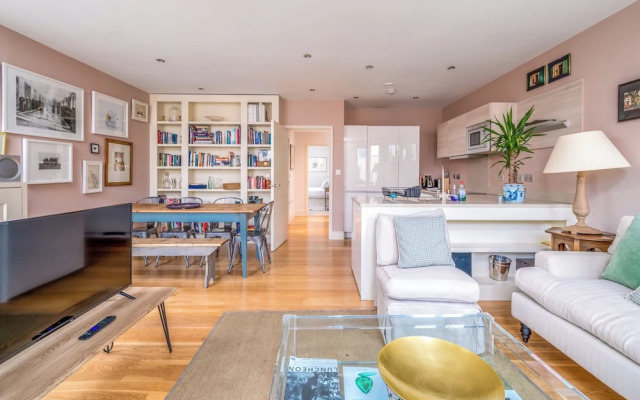 Superb Artists Flat w Free Parking