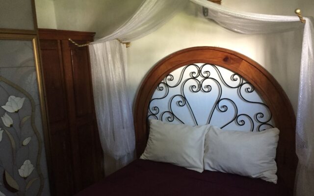 Posada Espejos Holistic