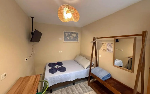 Quarto 100m da praia Pereque