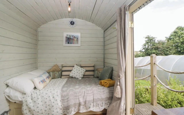 Flora's Hut