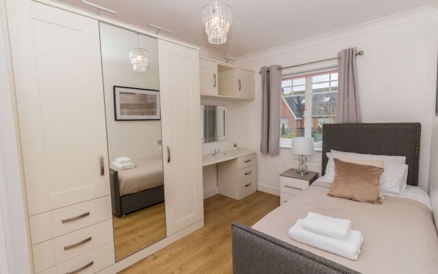 Luxury 5 Bed house in Windsor