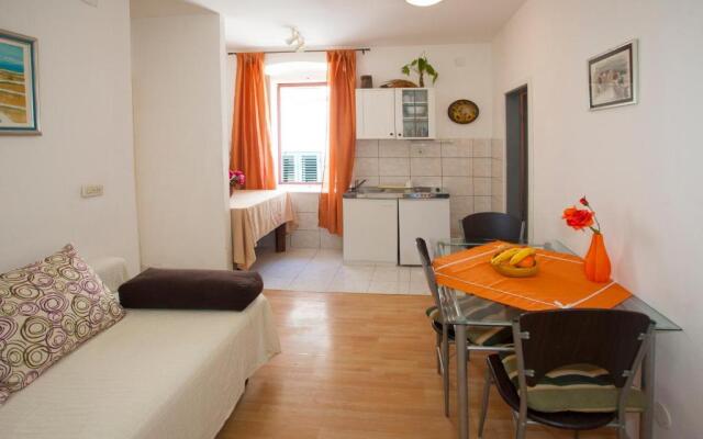 Split Ann Apartments