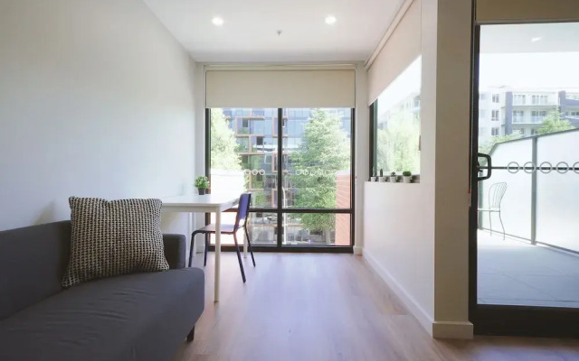 Modern apt in heart of the city